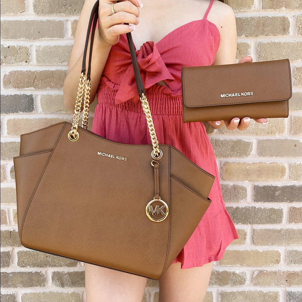 👛 ‼️SALE‼️ Michael kors large chain tote + wallet - Picture 2 of 4